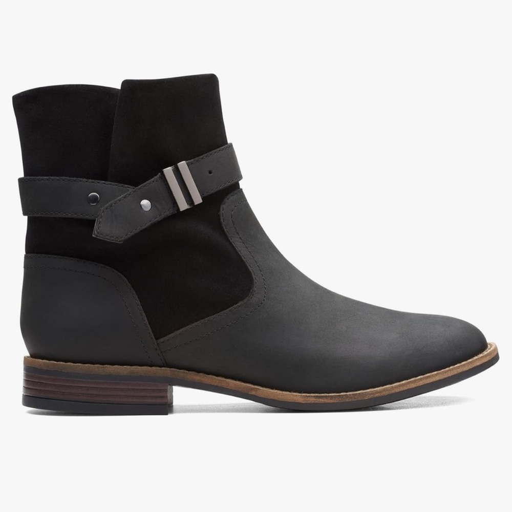 Clark’s Camzin Strap Silver Buckle Black Leather Ankle Boots Size 7 NEW